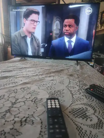 Televisor LED Hisense 50 pulgadas con control remoto - miniatura 1