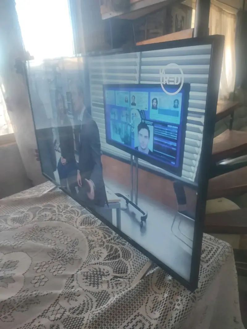 Televisor LED Hisense 50 pulgadas con control remoto - 3