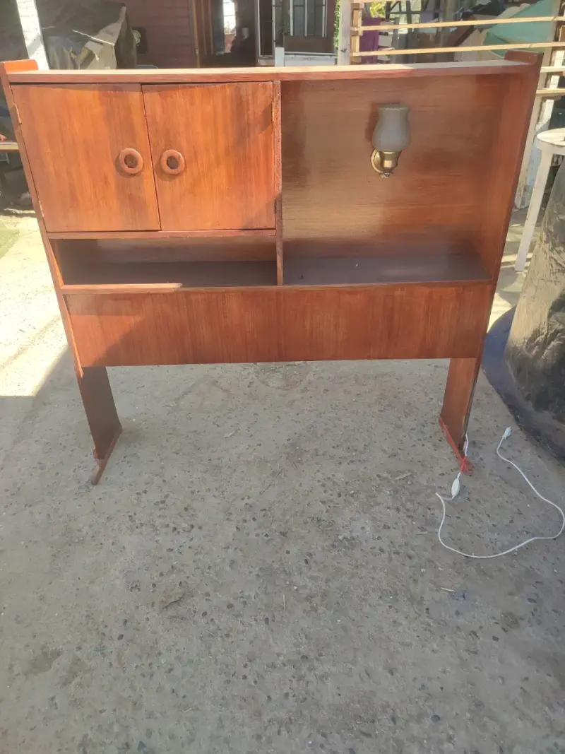 Cama con cabecera de madera y luz integrada - 2