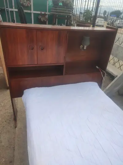 Cama con cabecera de madera y luz integrada - miniatura 3