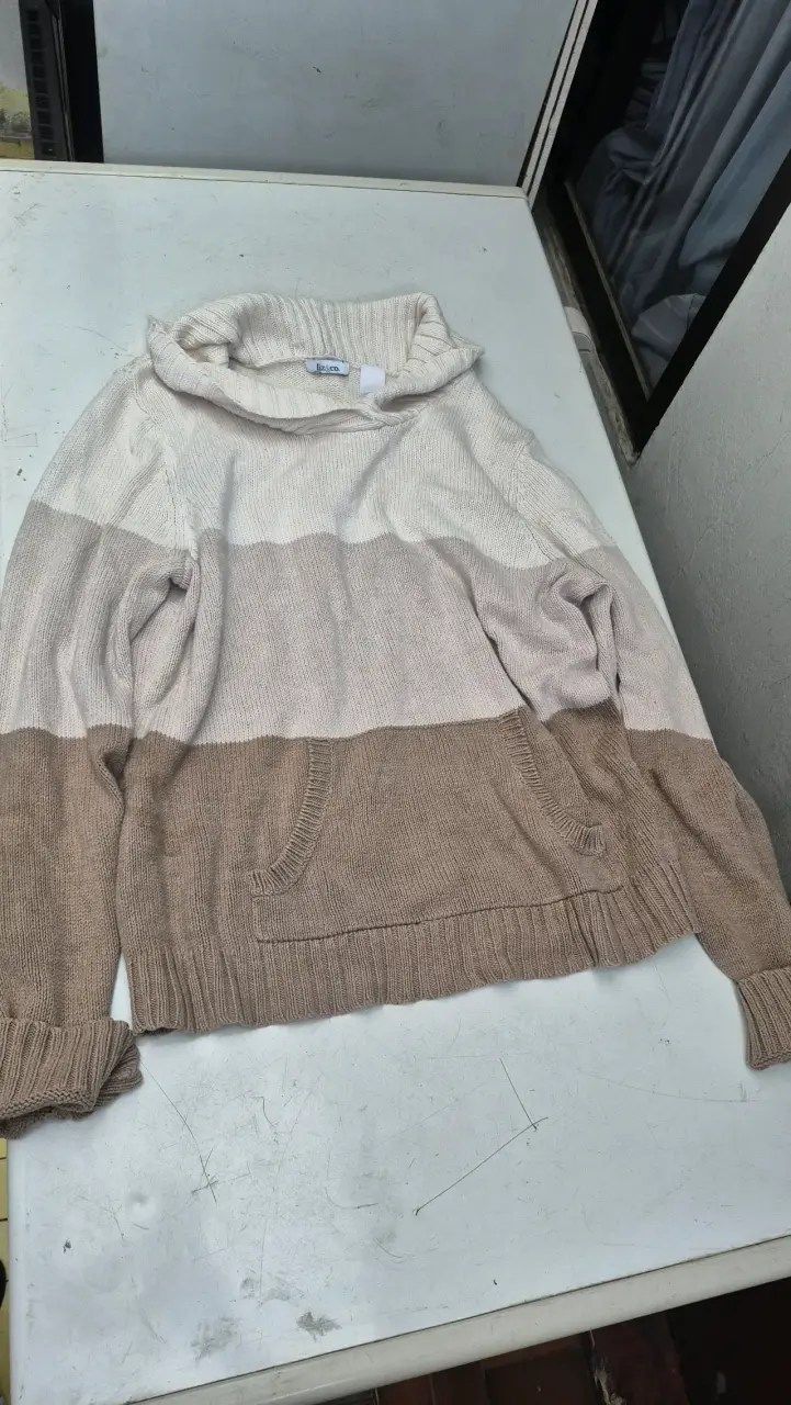 Suéter de lana beige Liz & Co con cuello alto - 1