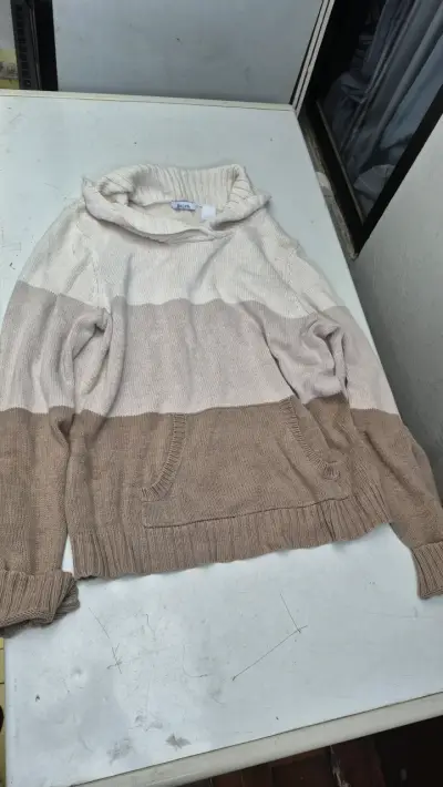 Suéter de lana beige Liz & Co con cuello alto - miniatura 1
