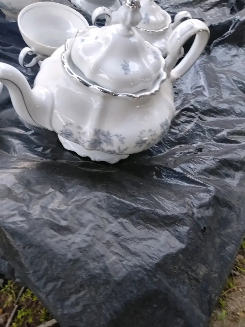 Juego de té de porcelana con diseño floral - 2