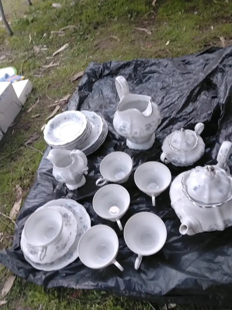 Juego de té de porcelana con diseño floral - 3