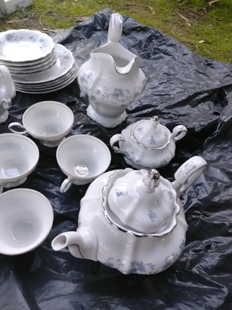 Juego de té de porcelana con diseño floral - 5