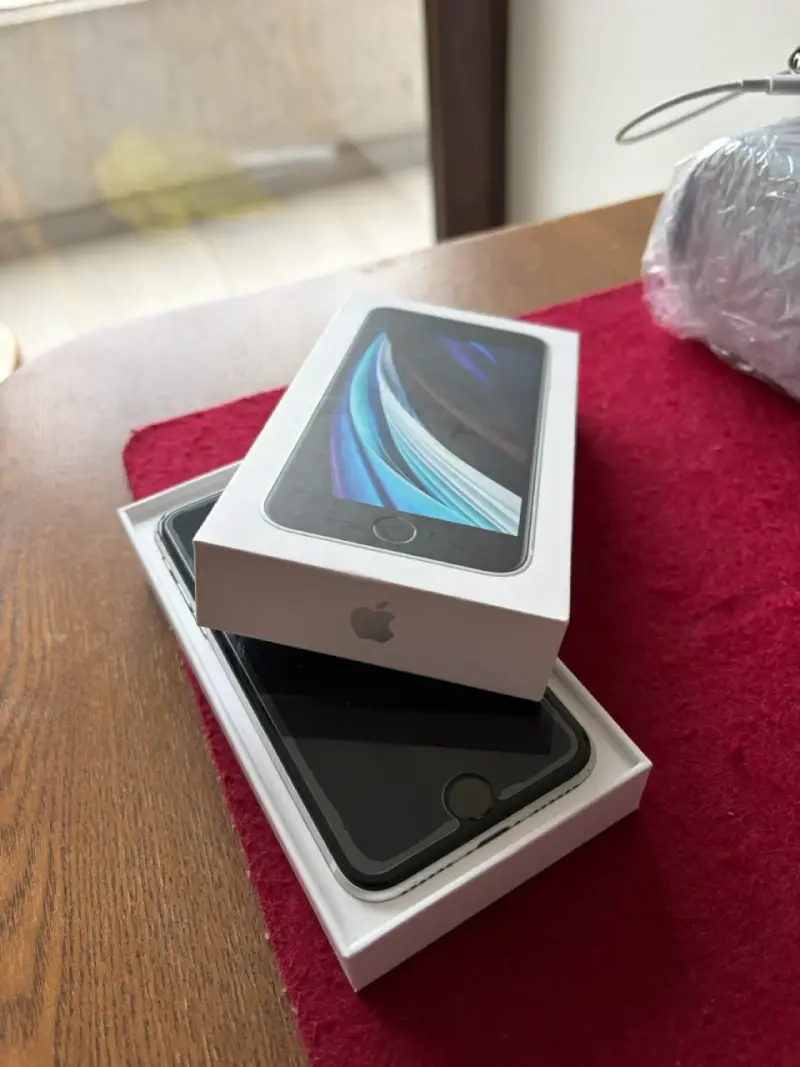 iPhone SE 2020 Blanco 128gb - 3