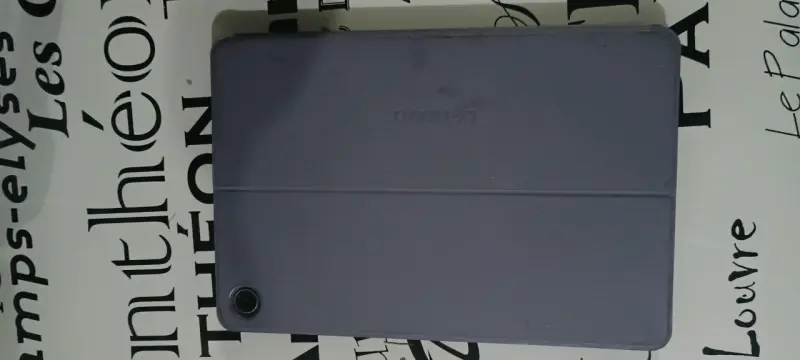 Tablet Lenovo con funda protectora y teclado - 3