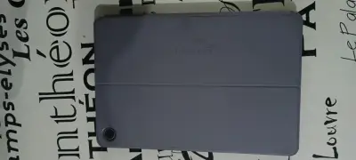 Tablet Lenovo con funda protectora y teclado - miniatura 3