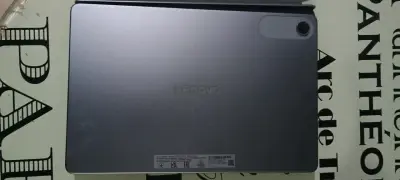 Tablet Lenovo con funda protectora y teclado - miniatura 4