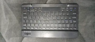 Tablet Lenovo con funda protectora y teclado - miniatura 5