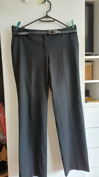 Pantalones de vestir negros con cinturón - miniatura 2