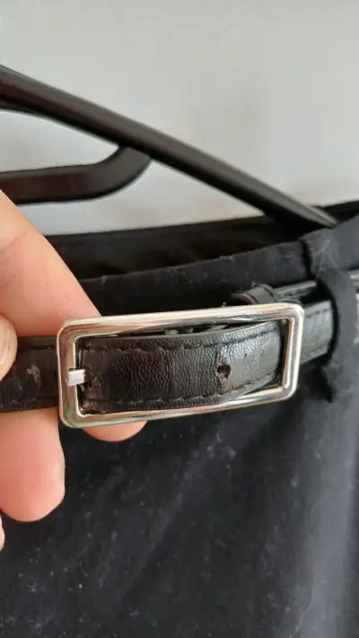 Pantalones de vestir negros con cinturón - miniatura 4
