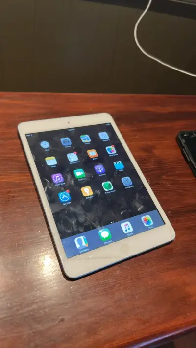 iPad Mini 12 GB en buen estado. Modelo A1432 2012 - miniatura 1