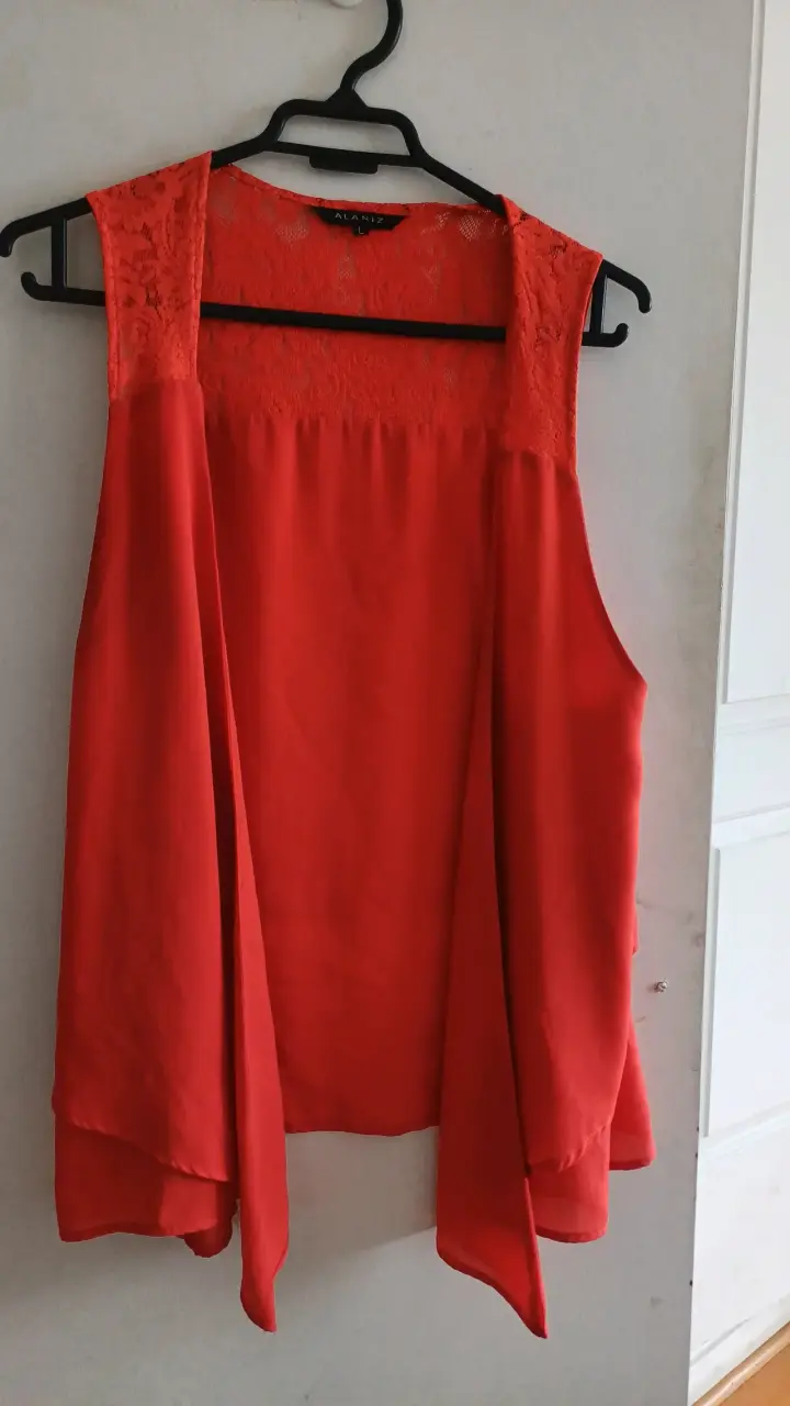 Blusa sin mangas roja Alaniz con encaje - 2