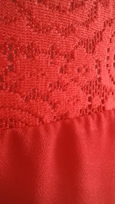 Blusa sin mangas roja Alaniz con encaje - miniatura 6