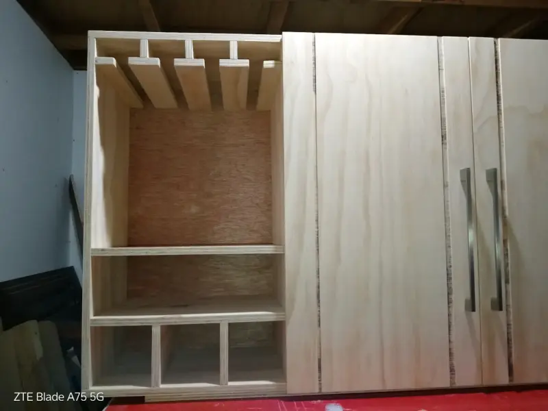 Mueble de cocina de madera con estantes - 3