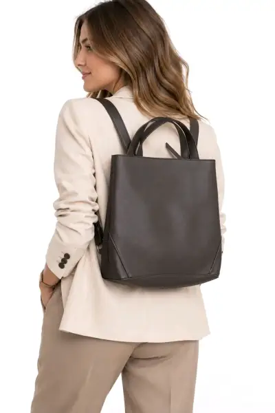 Mochila de cuero sintético marrón elegante - miniatura 1