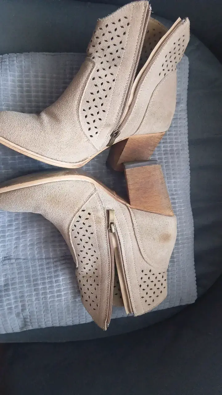 Botines beige de gamuza con tacón alto - 3