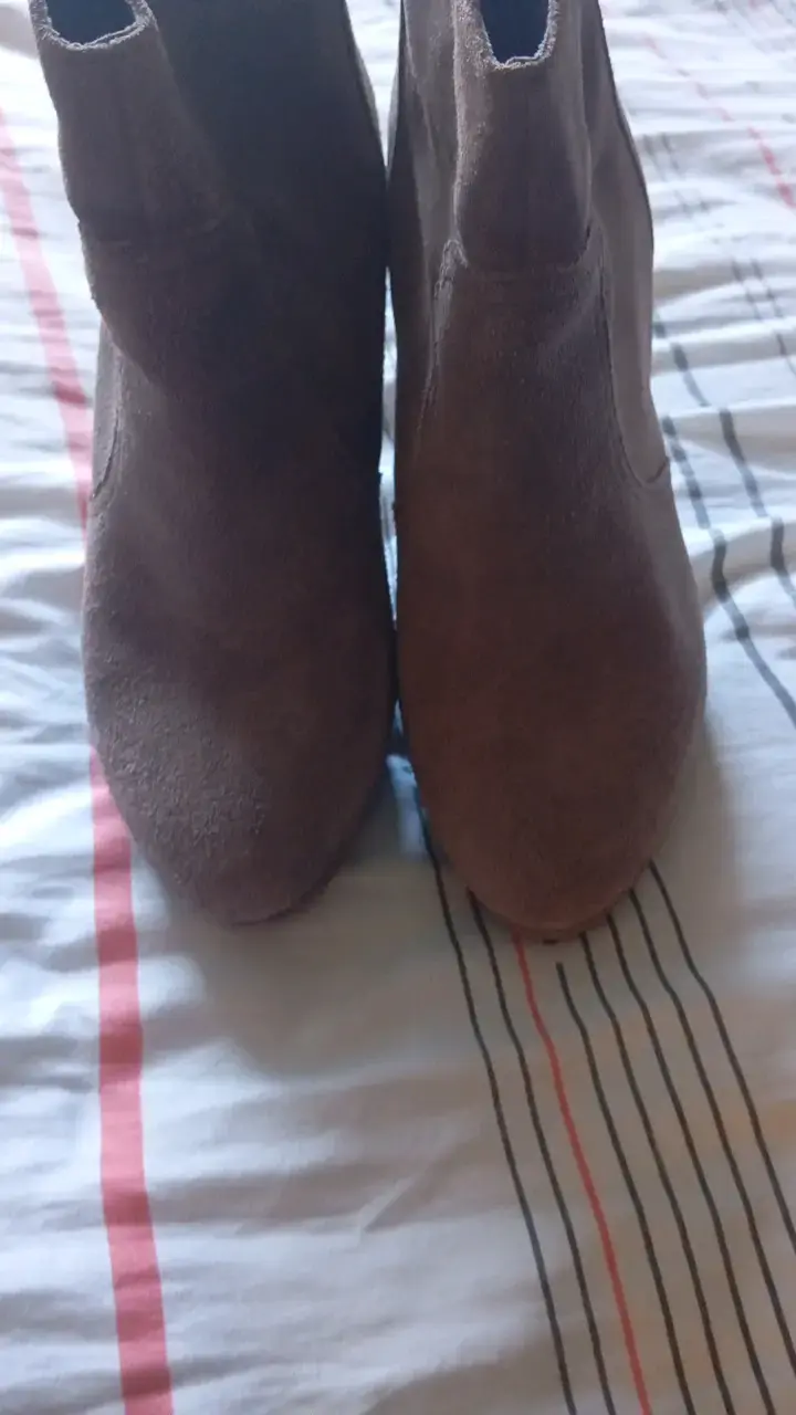 Botines beige de gamuza con tacón alto - 6