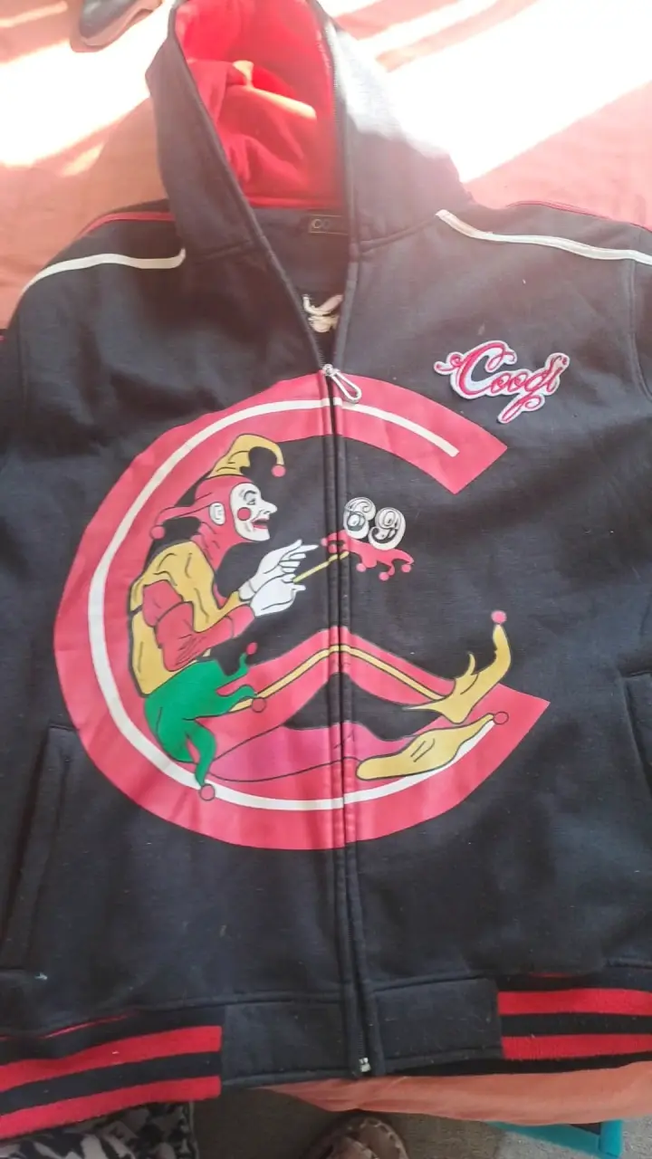 Polerón con capucha Coogi diseño de payaso