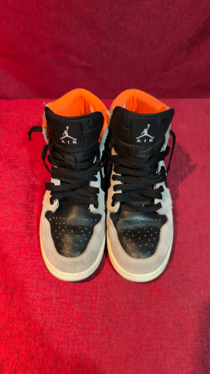 Zapatillas Nike Air Jordan negras y naranjas para niños - 1