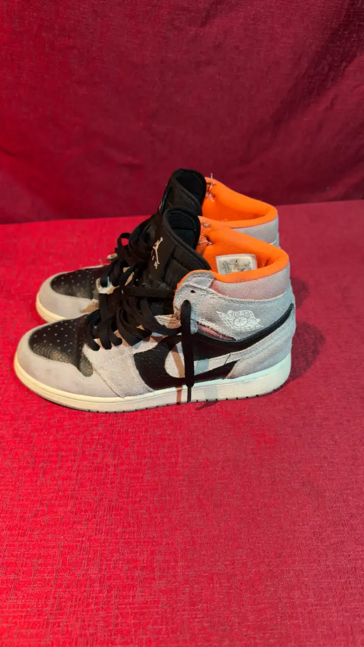 Zapatillas Nike Air Jordan negras y naranjas para niños - 2