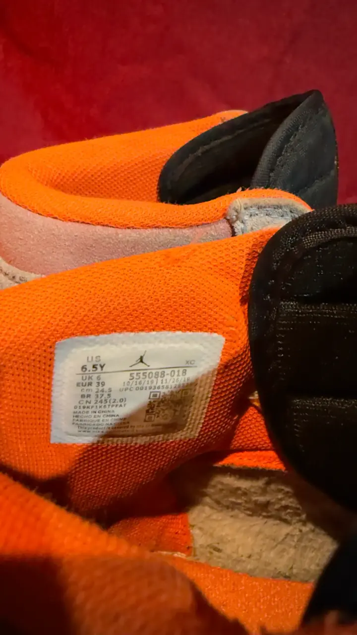 Zapatillas Nike Air Jordan negras y naranjas para niños - 4