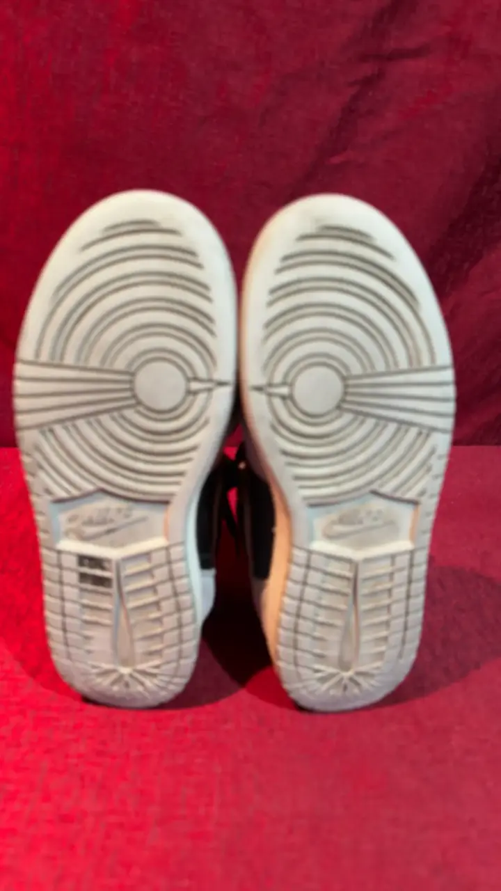 Zapatillas Nike Air Jordan negras y naranjas para niños - 6