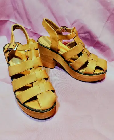 Sandalias de tacón alto color camel - miniatura 1