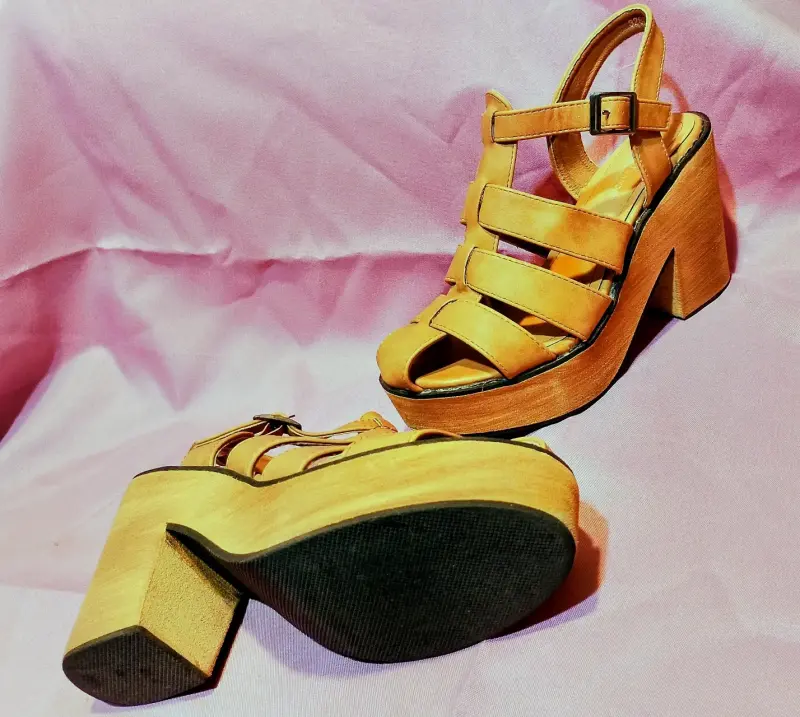 Sandalias de tacón alto color camel - 2