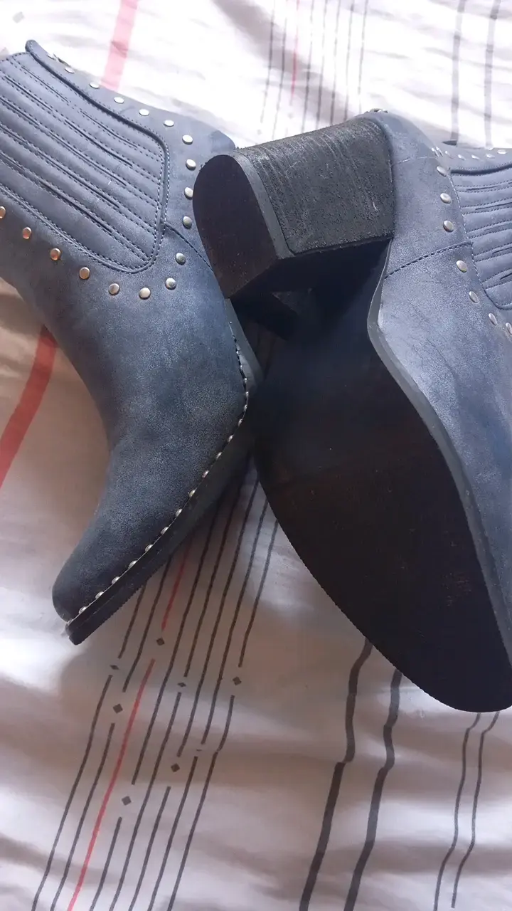 Botines de gamuza negros con tachas - 3
