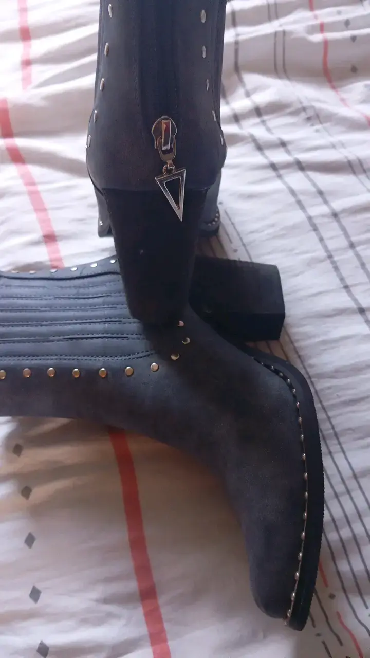 Botines de gamuza negros con tachas - 4