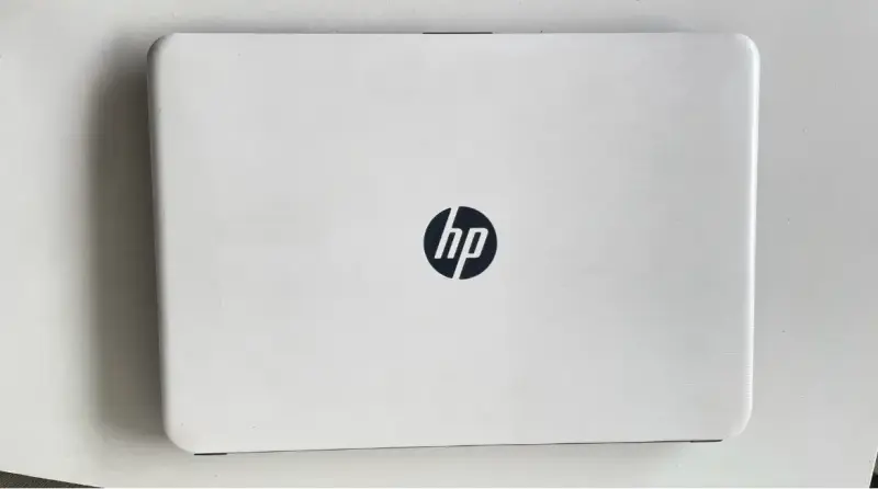 Laptop HP con Intel Core i3 y Windows 10 - 1