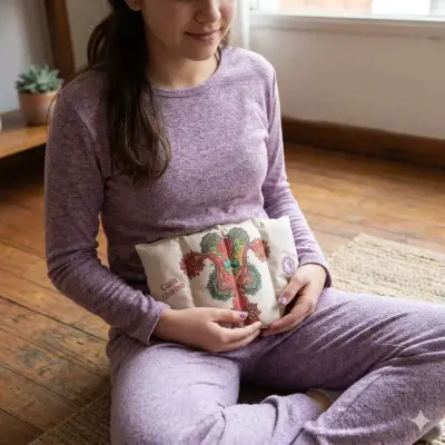 Cojín térmico uterino para alivio menstrual - miniatura 1