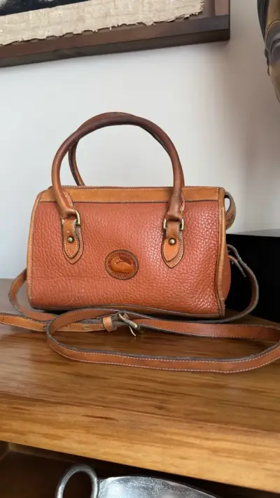 Dooney & Bourke All-Weather Leather antigua - miniatura 1