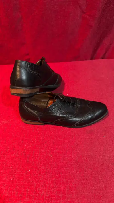 Zapatos de cuero negro para dama talla 39 - miniatura 1