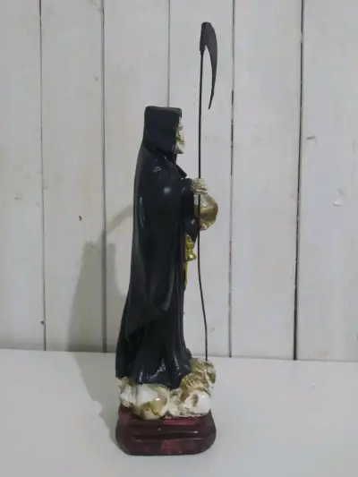 Figura de Santa Muerte Negra 43 cm con Guadaña - miniatura 3
