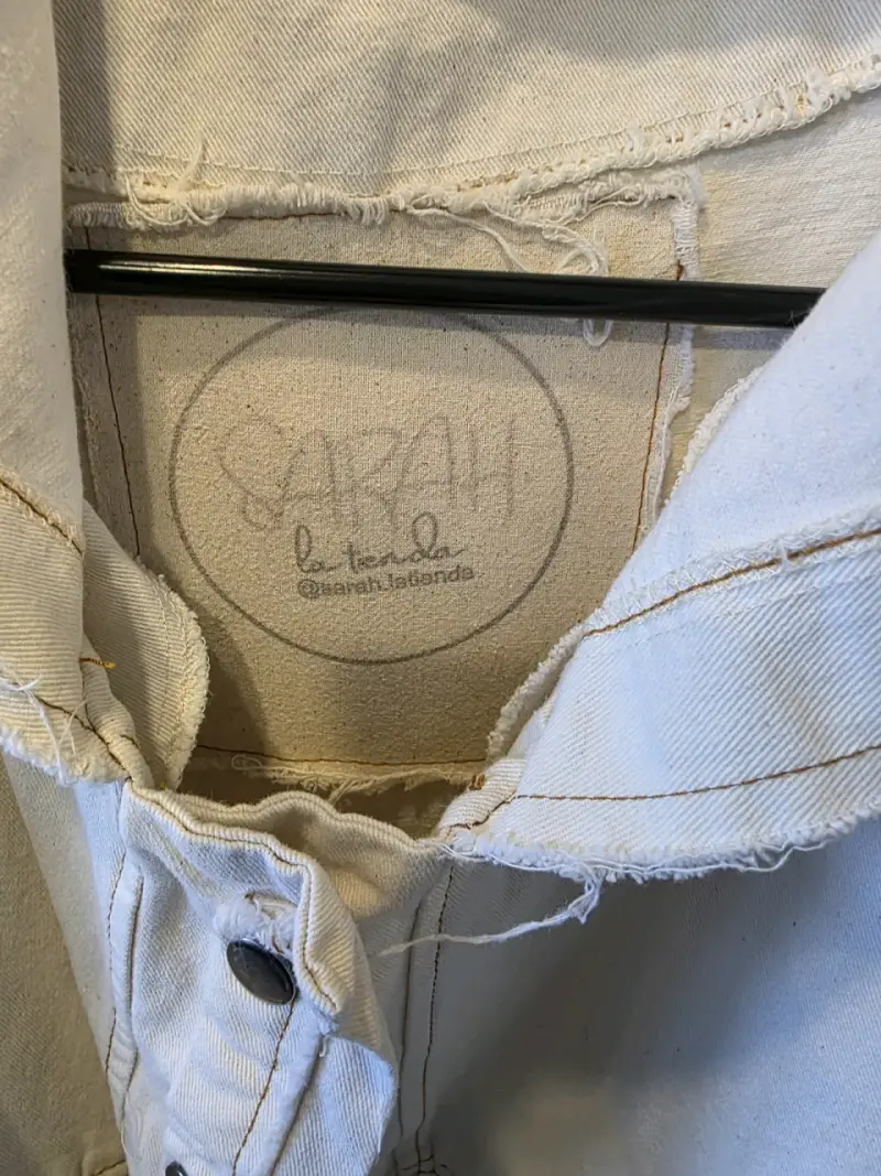 Chaqueta beige con capucha Sarah La Tienda - 2
