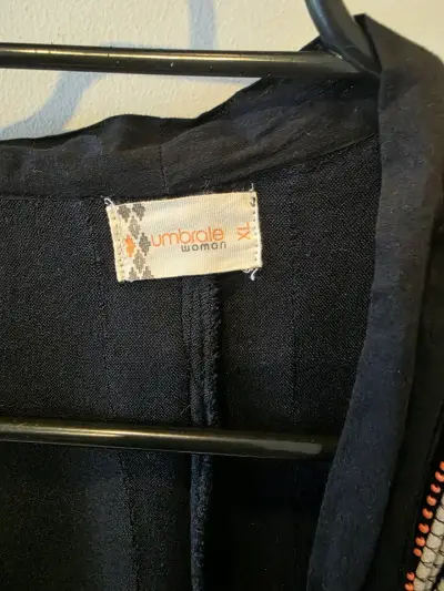 Abrigo negro bordado para mujer Umbrale - miniatura 2