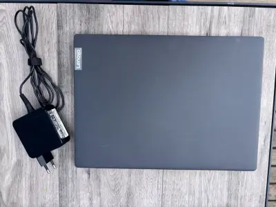Notebook Lenovo AMD Ryzen 3 12GB RAM - miniatura 1