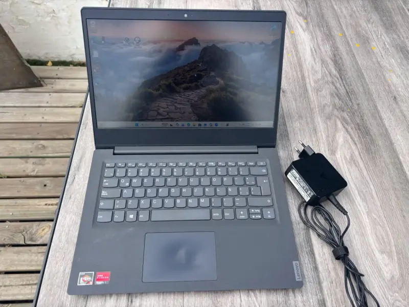Notebook Lenovo AMD Ryzen 3 12GB RAM - 2