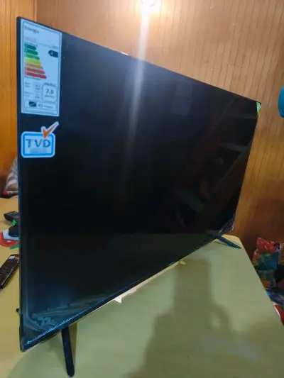 Televisor LED 43 pulgadas Caixun - miniatura 1