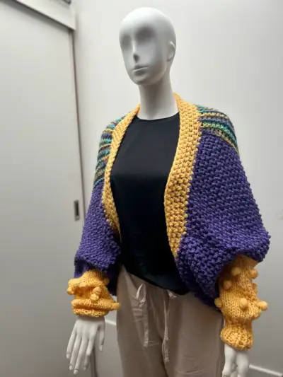 Cardigan tejido a mano multicolor para mujer - miniatura 1