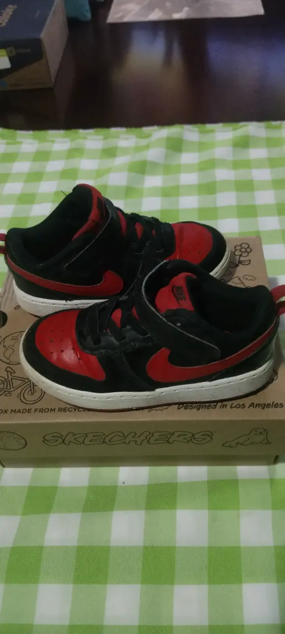 Zapatillas deportivas niño Nike negras y rojas - 1
