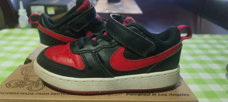 Zapatillas deportivas niño Nike negras y rojas - 2
