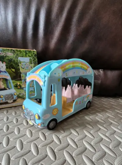 Bus de Guardería Sylvanian Families Sunshine - miniatura 2
