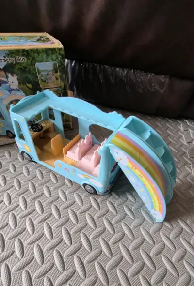 Bus de Guardería Sylvanian Families Sunshine - miniatura 4
