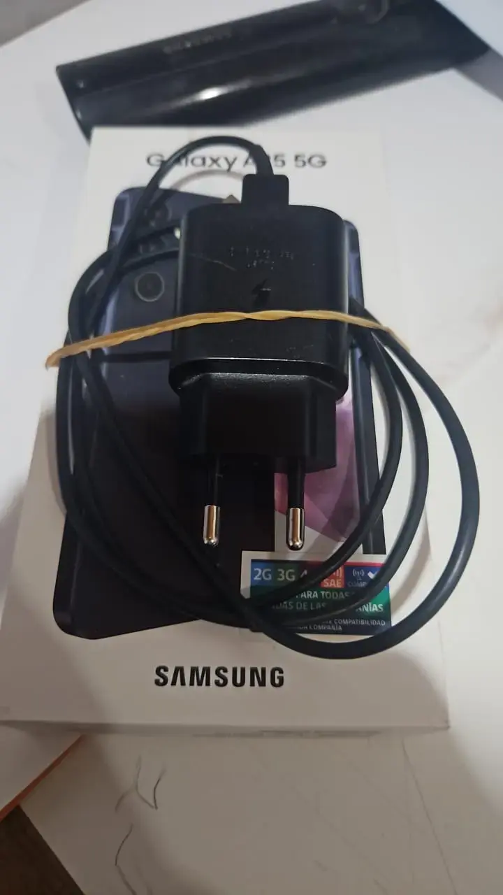 Samsung Galaxy A23 5G con cargador - 1