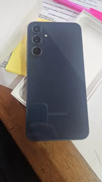 Samsung Galaxy A23 5G con cargador - miniatura 2