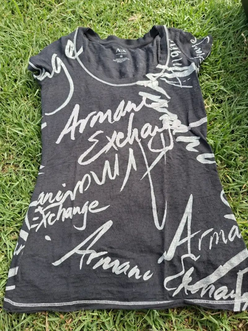 Polera Armani Exchange con diseño gráfico - 3